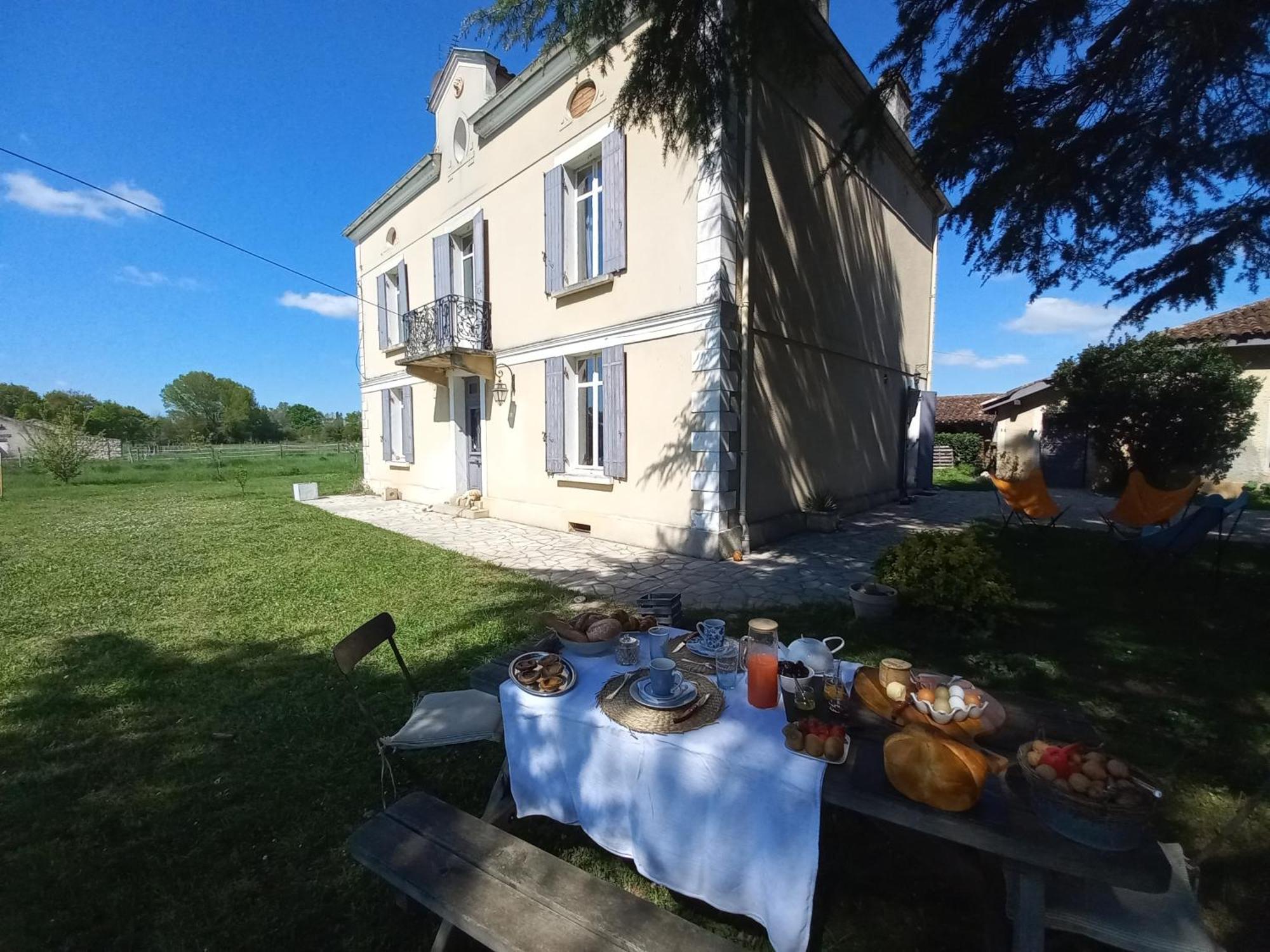Sainte-Livrade-sur-Lot L' Embellie Sur Lot B&B 외부 사진